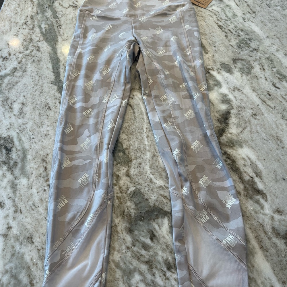 Victoria’s Secret Pink NWTS ultimate Grey Camo‎ leggings Size Small